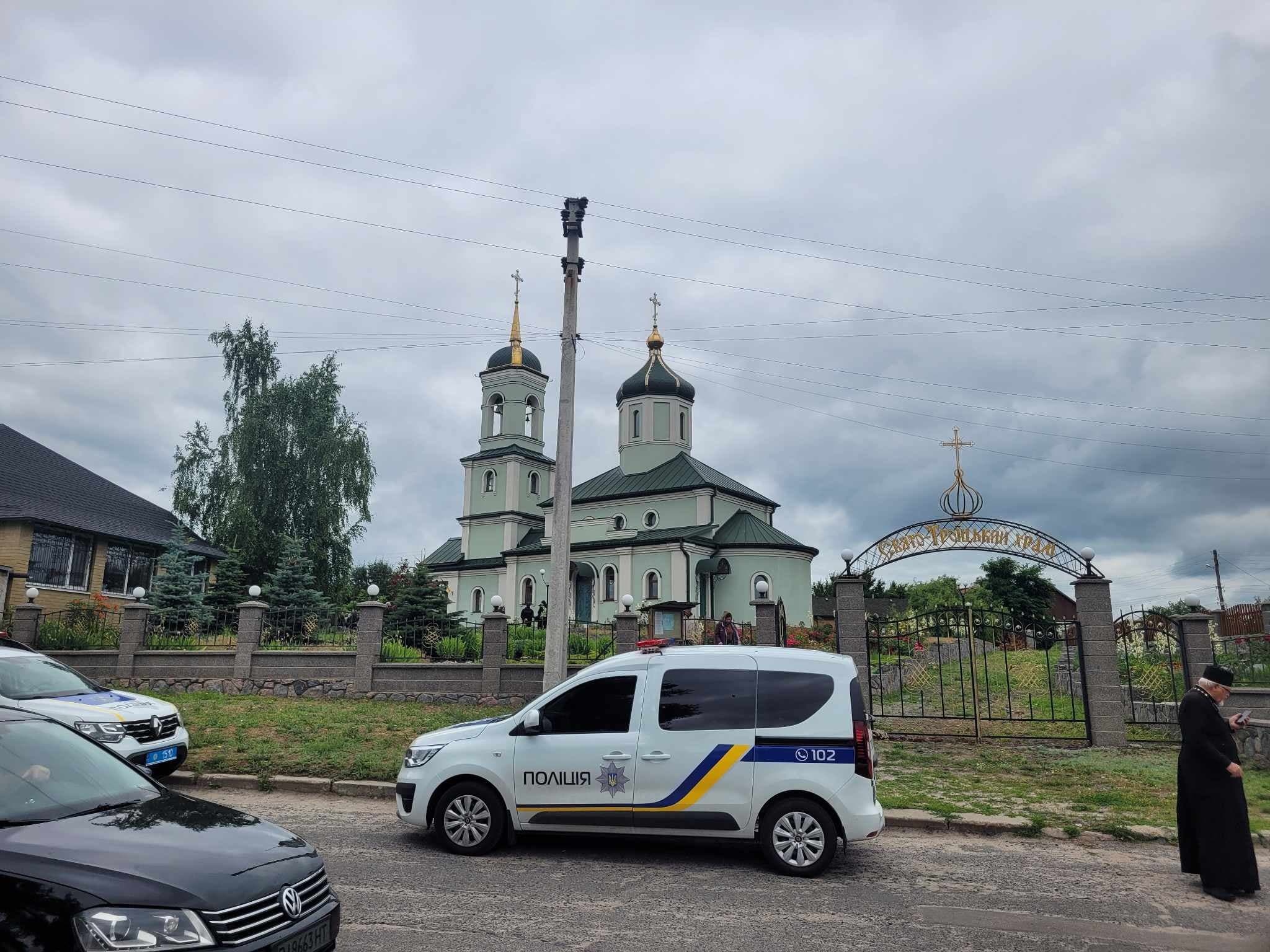 Зустріч біля храму