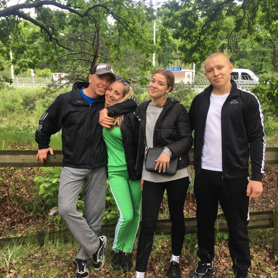 Артем Шанда з родиною