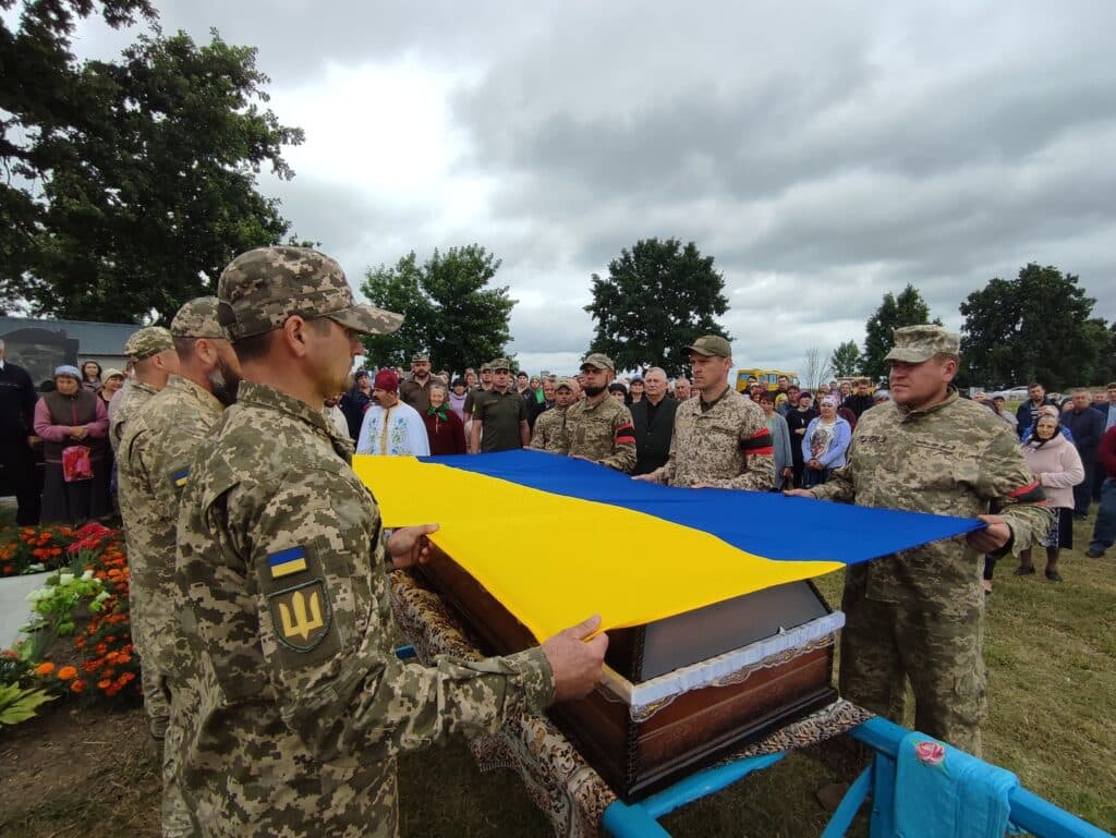 Прощання з воїном, якого впізнали за ДНК