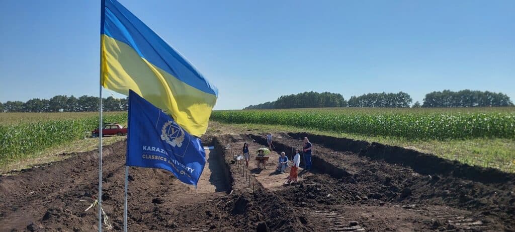 Кургани розкопали