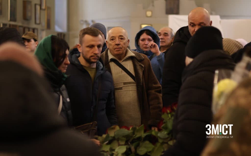 Прощання в Полтаві. Олександр Жадінець на щиті