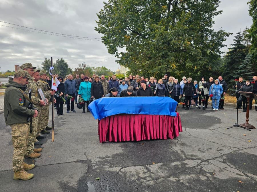 Прощання із полеглим воїном у Полтаві 8 жовтня