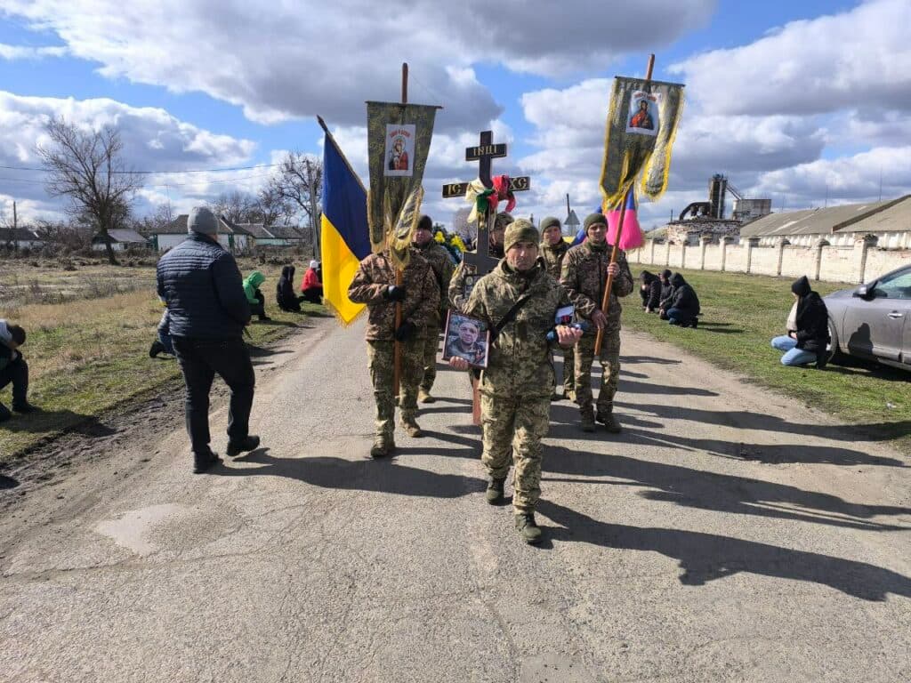 Воїн Сергій Сіріціану народився 8 травня 1980 року в Бутенках. Після школи навчався у Кобеляцькому ПТУ №43 й здобув професію бухгалтера. Працював у місцевих компаніях.