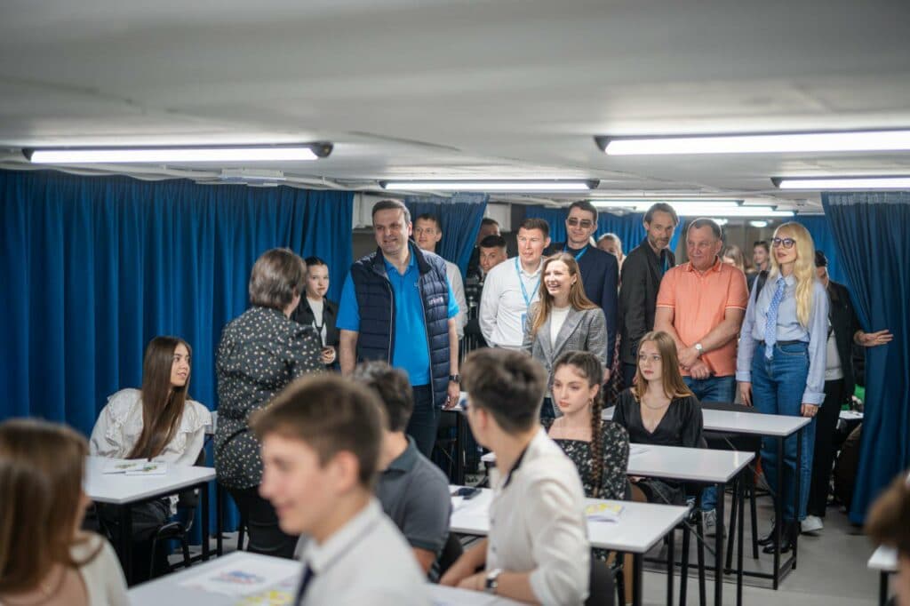 Осучаснили укриття ліцею №13 у Полтаві: у лютому біля нього влучила російська ракета (ФОТО)