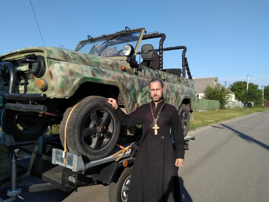 Волонтерство – важливий складник сучасного життя України. Волонтери й волонтерки підтримують наших військових. І ця історія – про них.