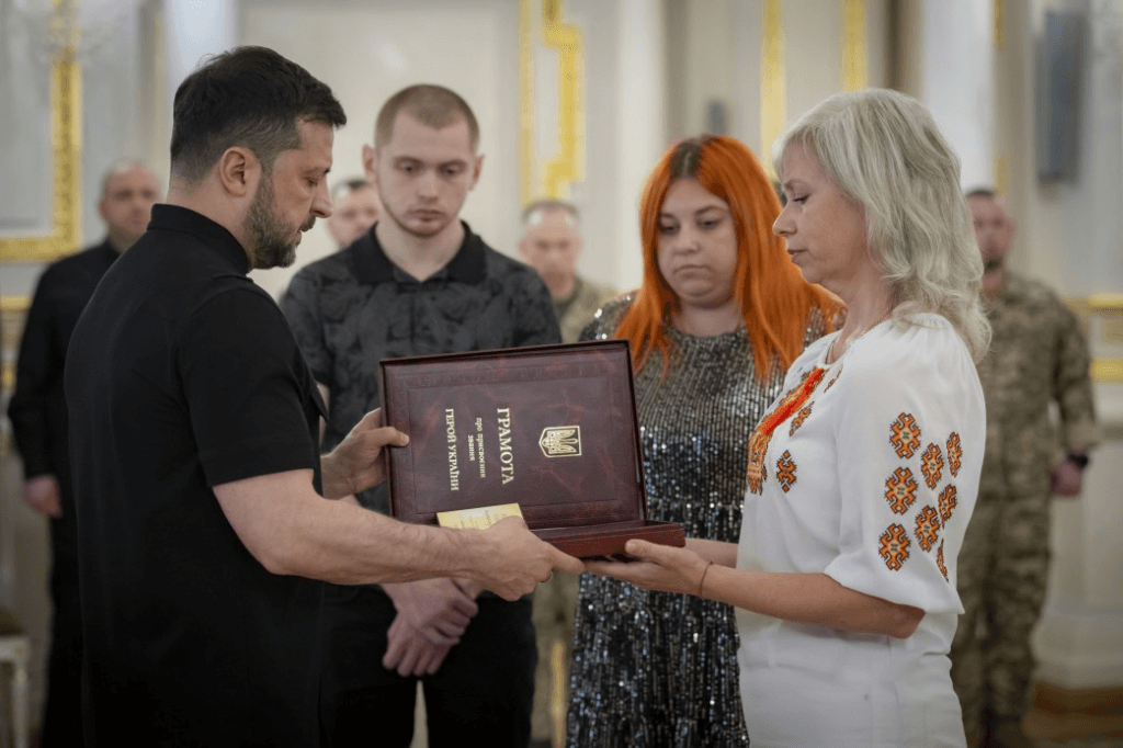 родинам героїв передали їхні нагороди Євген Горін