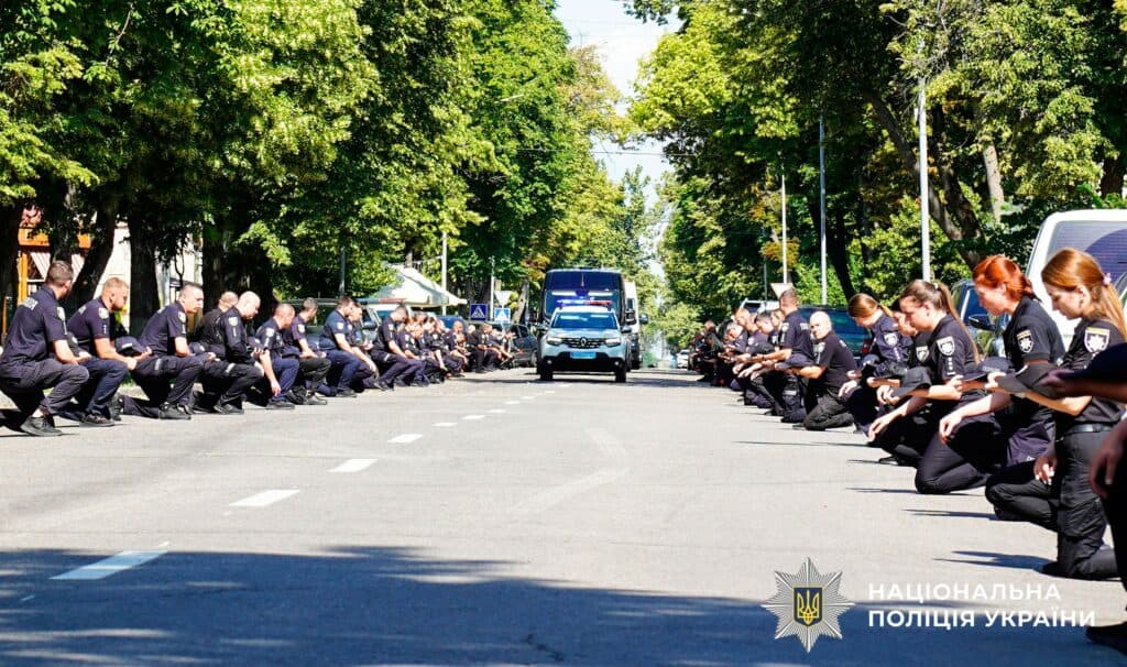 Полтава прощається з полеглим поліціянтом живим коридором