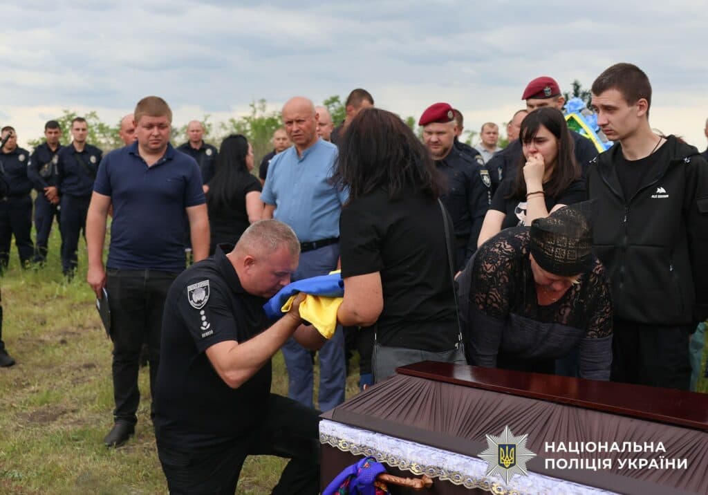 Живим коридором у Полтаві поліція провела побратима