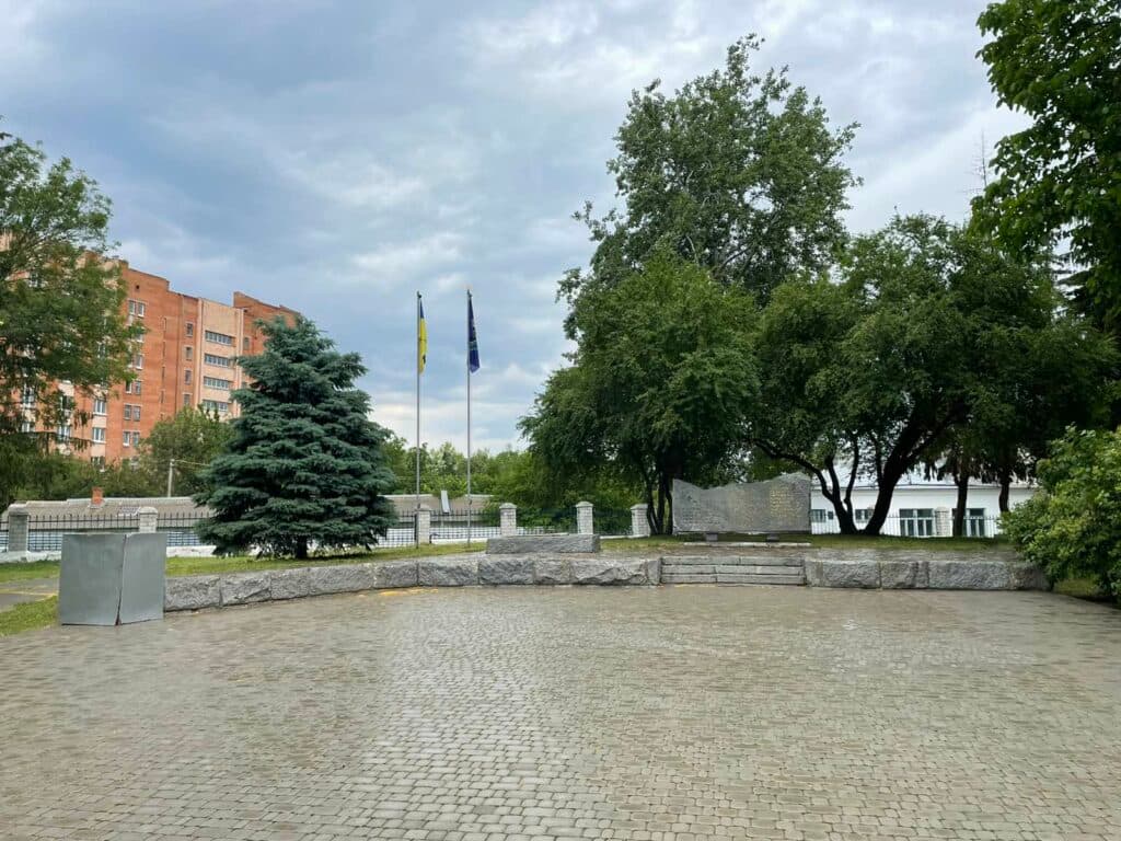 Памʼятник студентам та викладачам Полтавського інженерно-будівельного інституту, які полягли у роки Другої світової війни