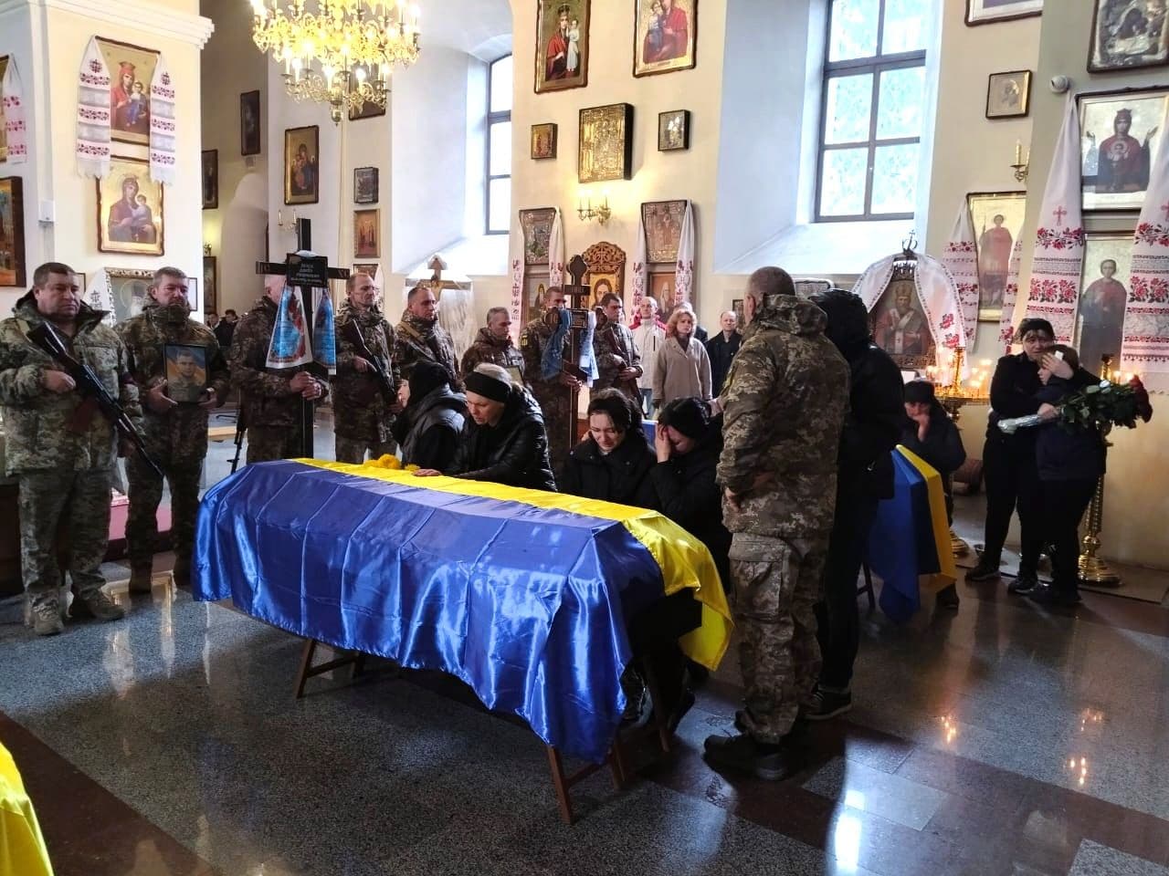У Полтаві прощалися із полеглими захисниками